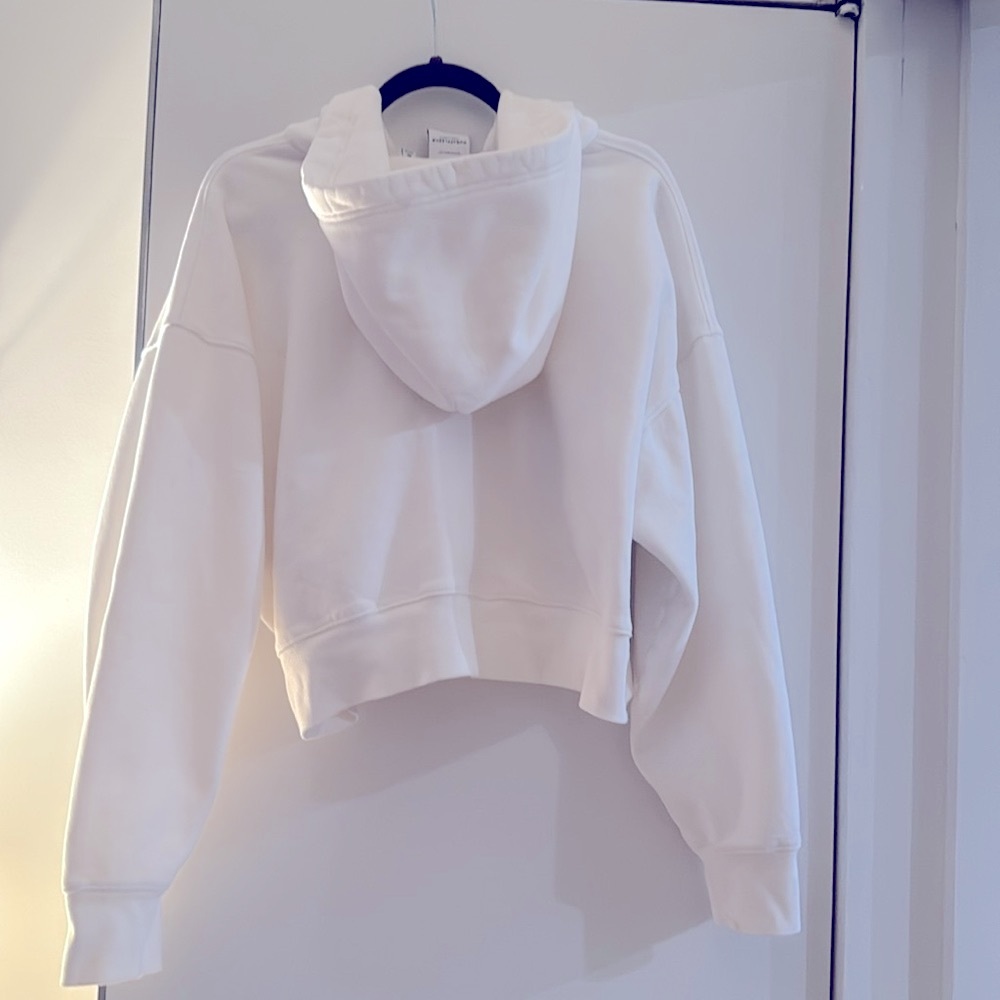 Aritzia Cozy Fleece boyfriend cropped Zip-Up in White - Picture 5 of 9